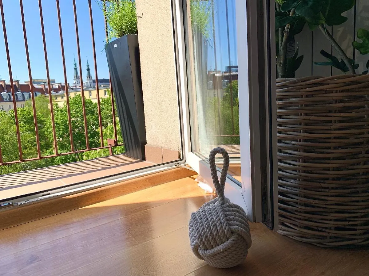 Sloneczny Apartament Koszykowy! Varsavia 0*,  Polonia